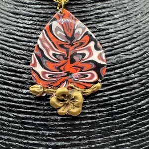 Artistic Gold and Multicolor Pendant Necklace